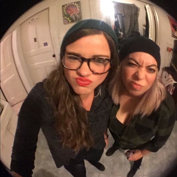 Meet your Posher, Laura - Picture 2 of 8